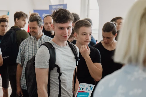 Több mint 300 résztvevő az első Dunakanyari nyári diákmunka börzén borítókép