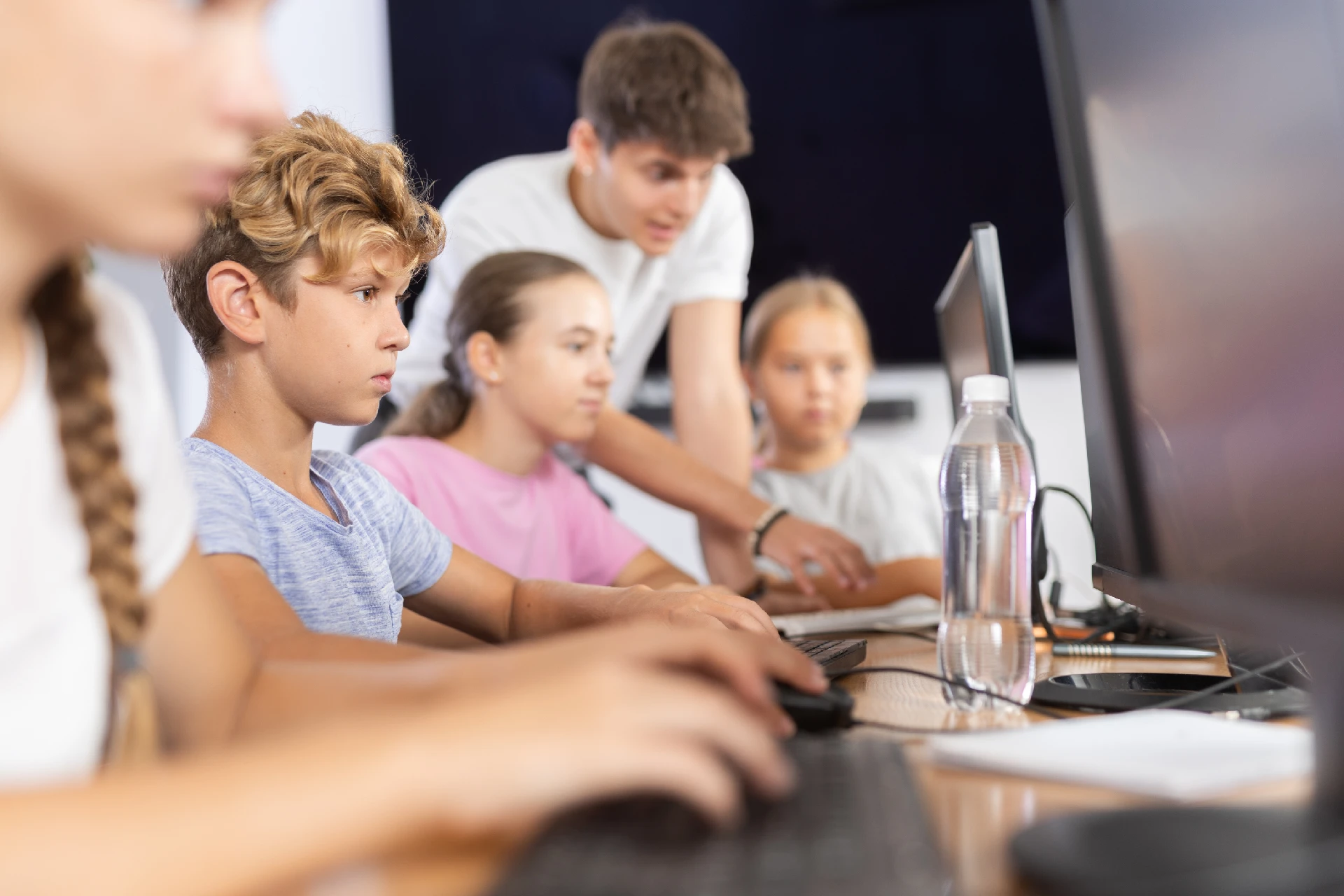 Borító kép a "Tavaszi témahetek a szakképzésben" című hírhez